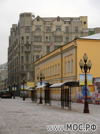 Главный дом городской усадьбы графа В. А. Бобринского (Дом Военно-окружного суда) (№ 37)